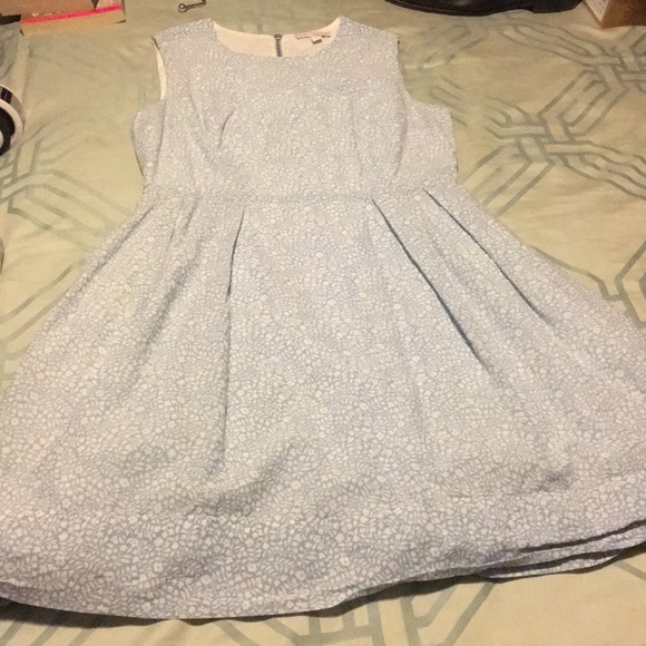 Gap 4 blue and white lined dress worn once. - Picture 2 of 6